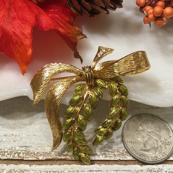 Joan Rivers Brooch - Picture 3 of 4